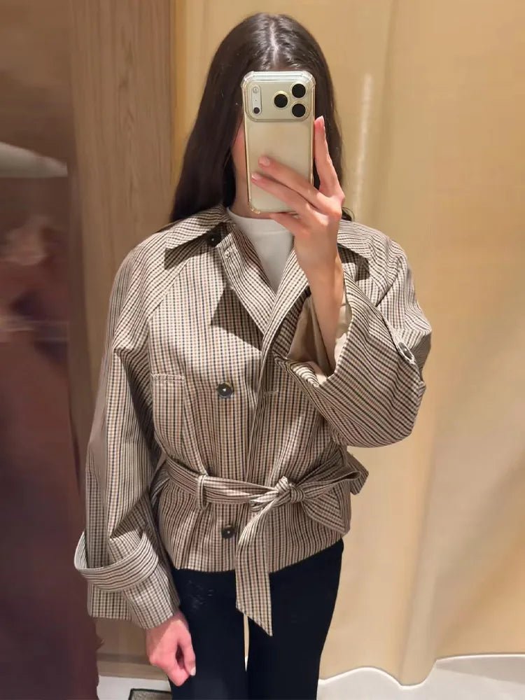 Gabardina Melissa de cuadros con cinturón