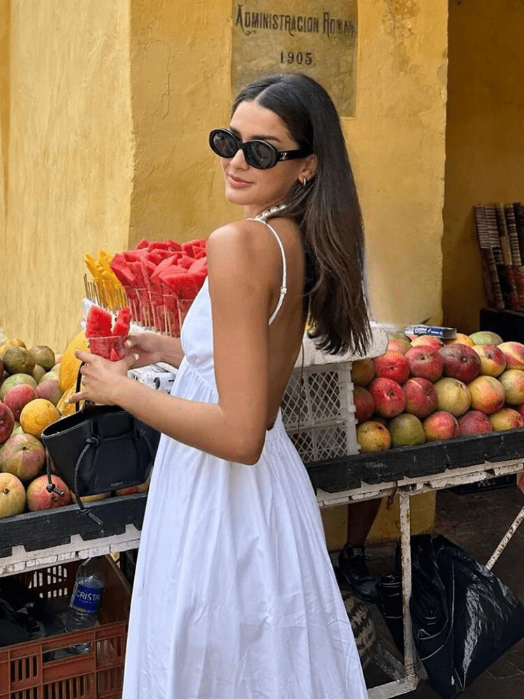 Vestido maxi Maura con escote en V profundo y espalda abierta