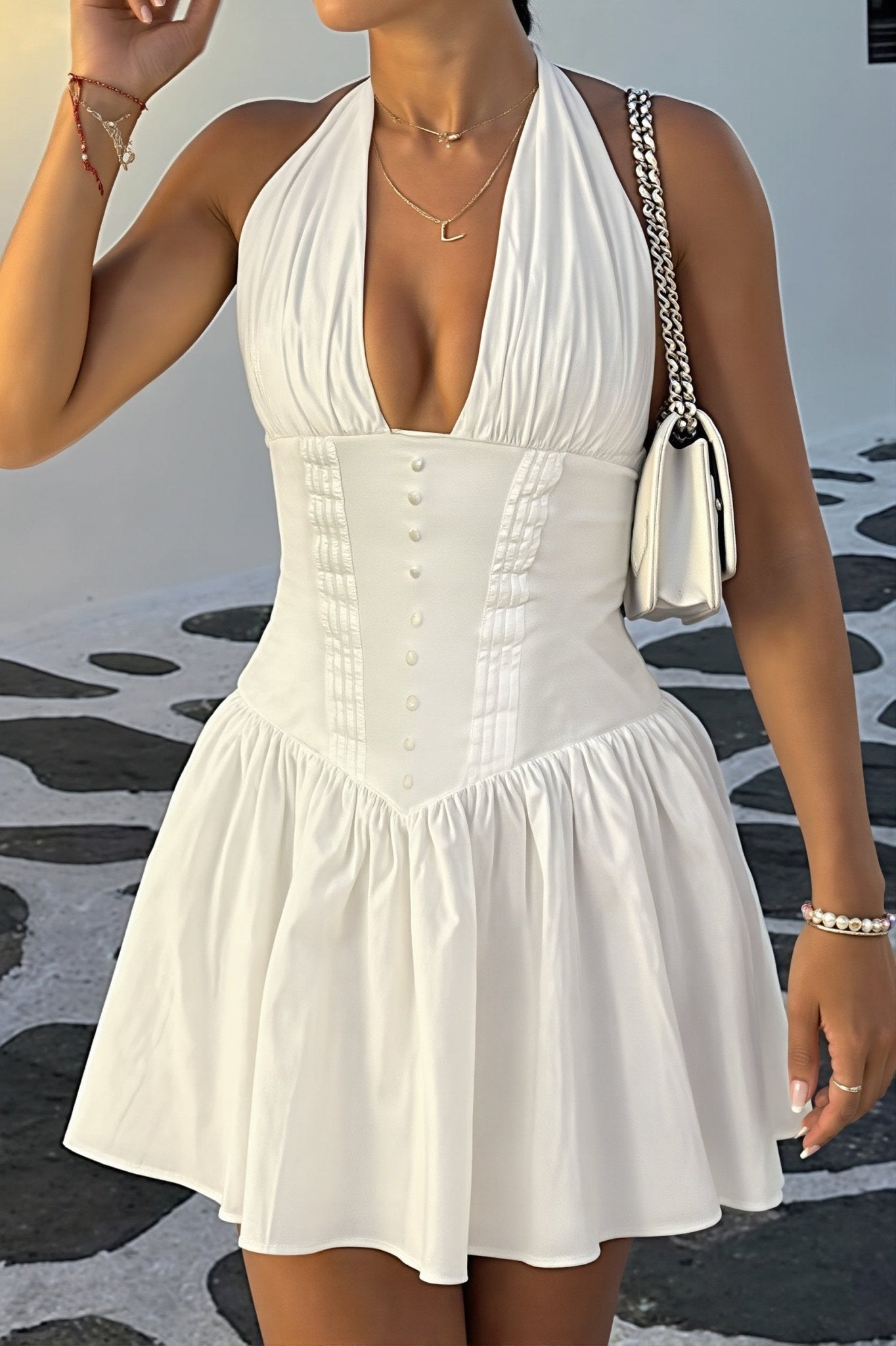 Vestido mini ajustado con escote halter Laura