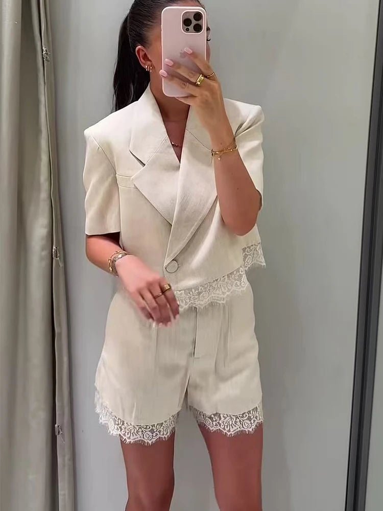 Margot conjunto corto de dos piezas con detalles de encaje