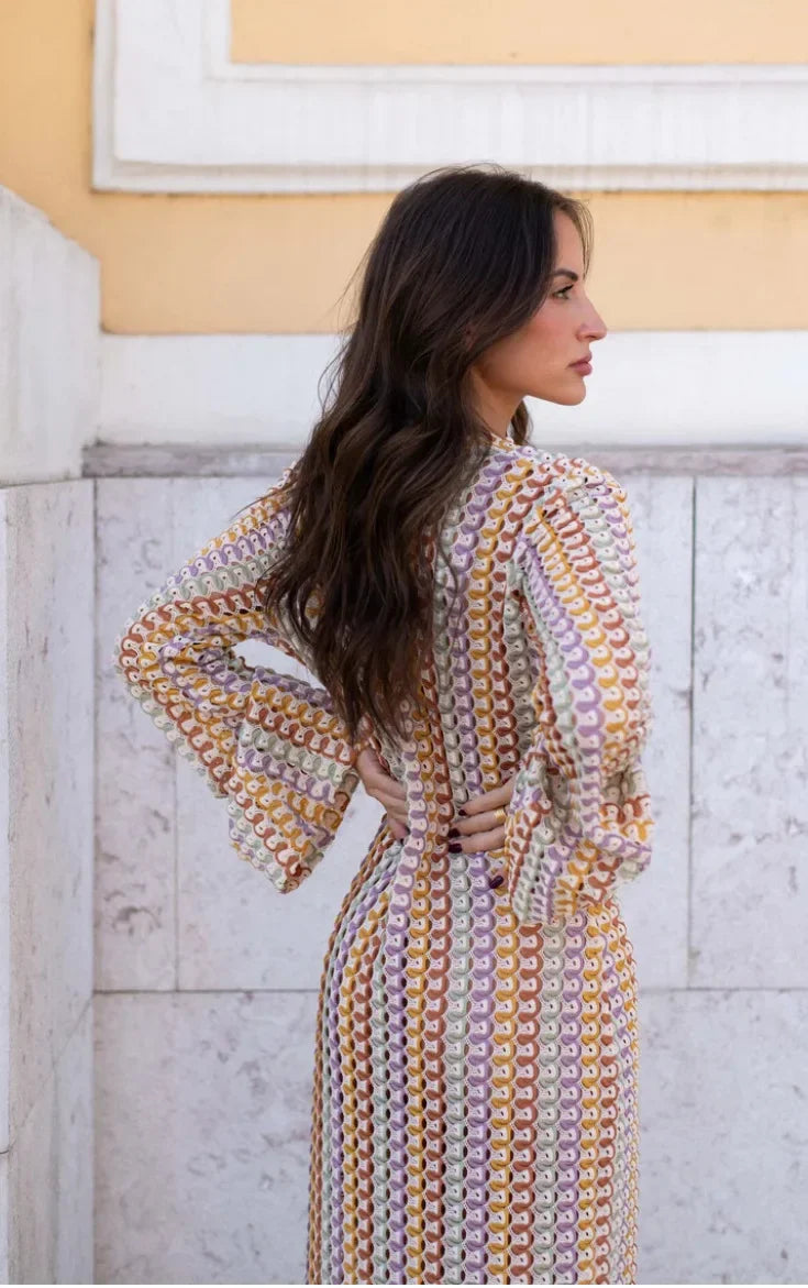 Sophia vestido maxi de crochet a rayas con mangas acampanadas