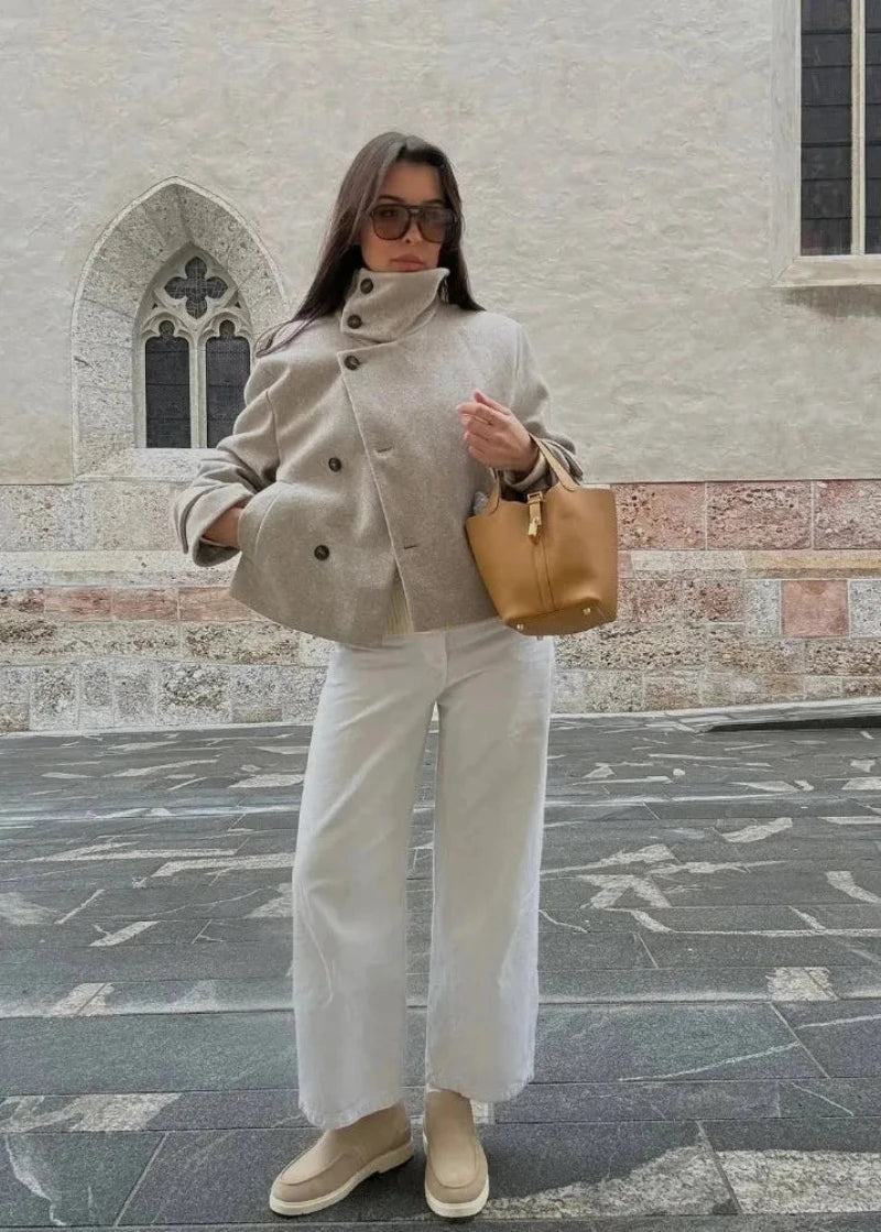 Chaqueta Alice con cuello alto y bolsillos
