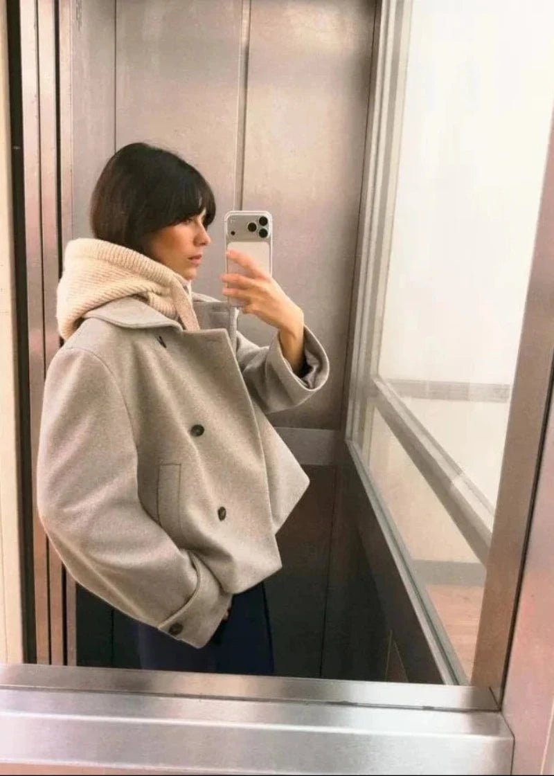 Chaqueta Alice con cuello alto y bolsillos