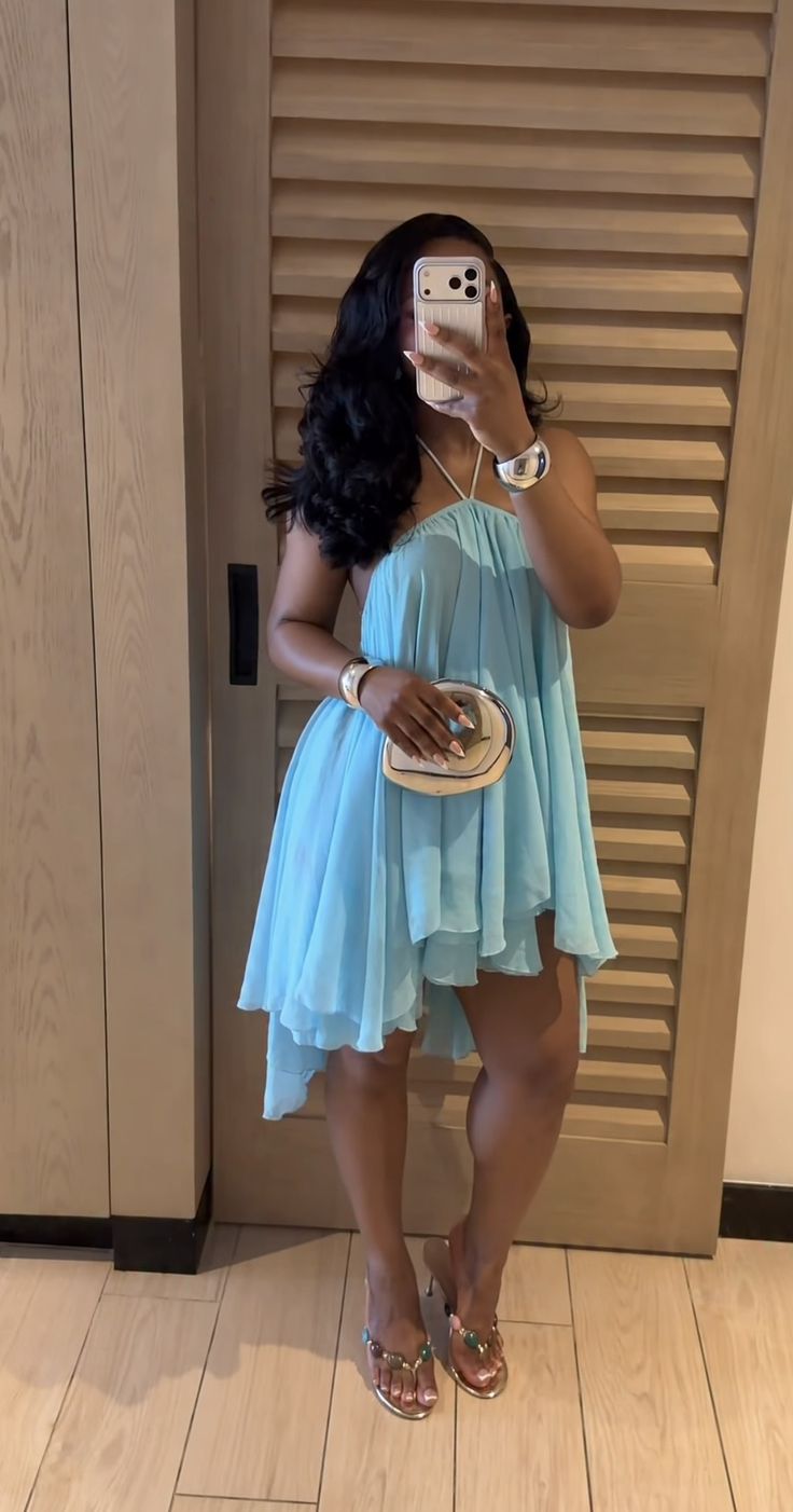 Yasmin vestido mini halter con espalda descubierta