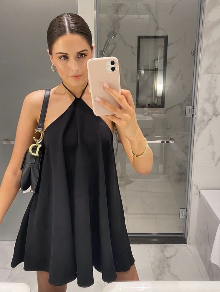 Yasmin vestido mini halter con espalda descubierta