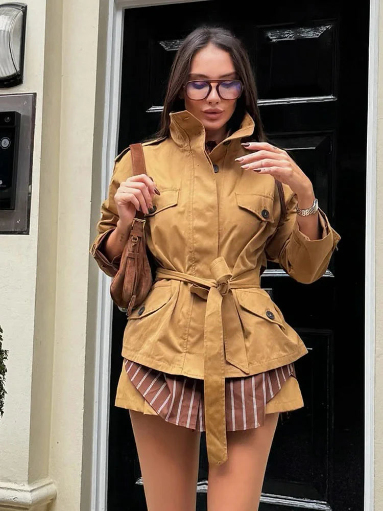 Conjunto Emily chaqueta entallada con cinturón y skort