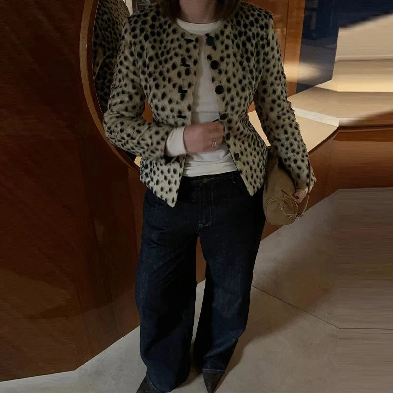 Chaqueta corta de pelo sintético con estampado de leopardo Katie