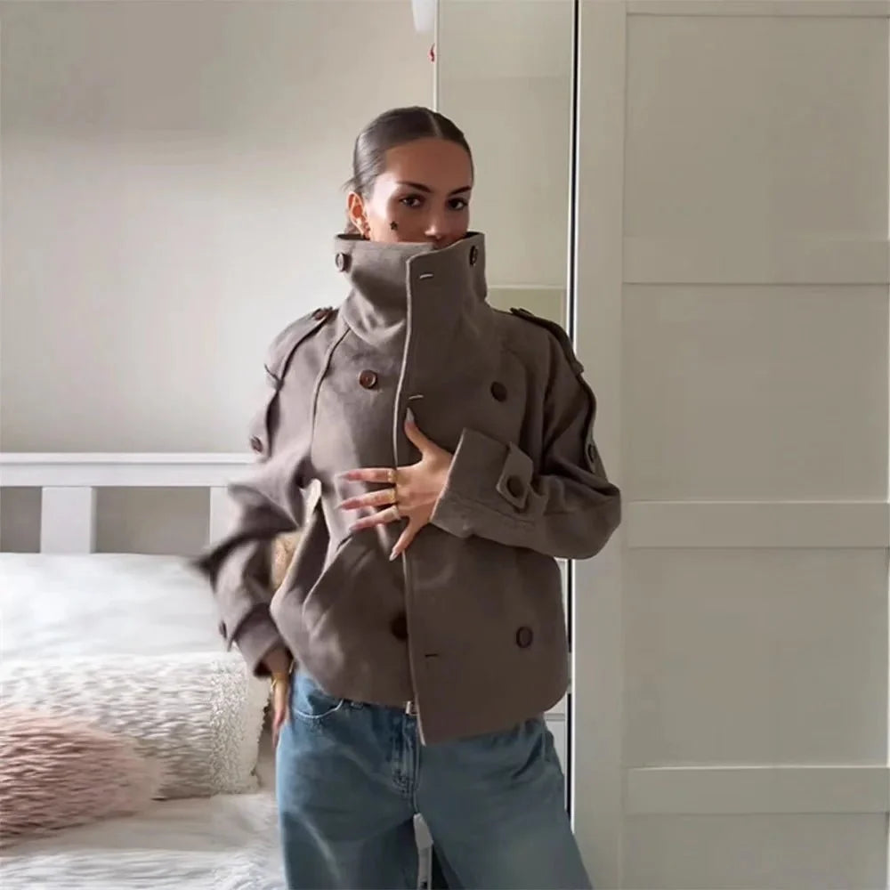 Abrigo Kelly de corte oversize con cuello alto