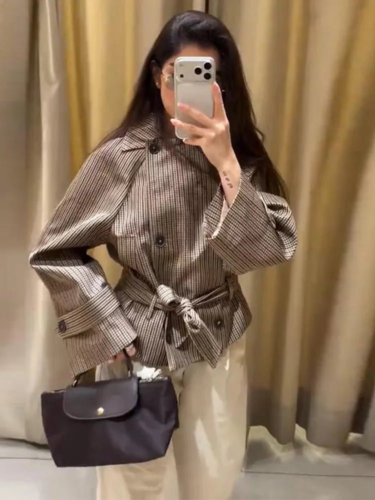 Gabardina Melissa de cuadros con cinturón