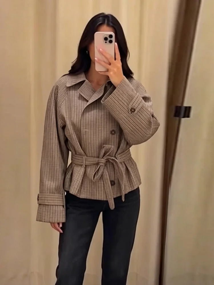 Gabardina Melissa de cuadros con cinturón