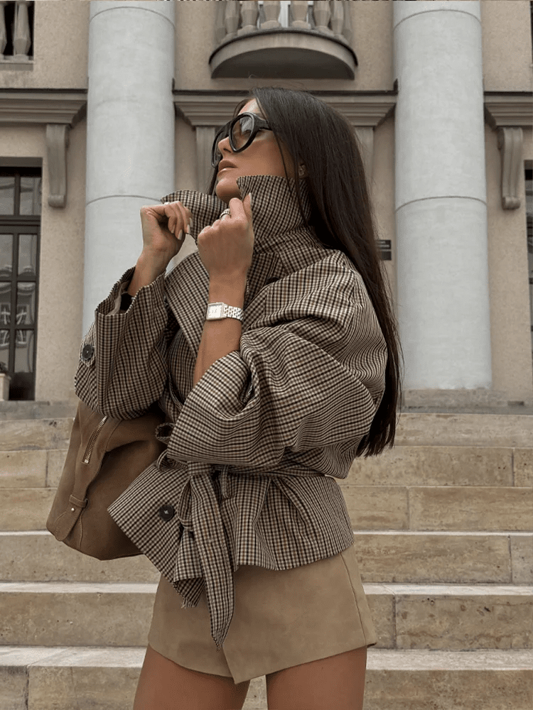 Gabardina Fiona de cuadros con cuello alto