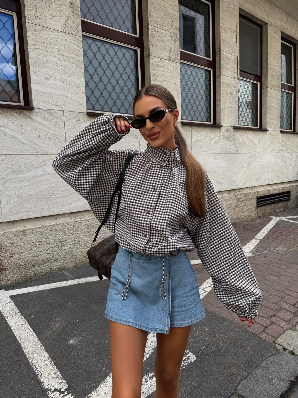 Chaqueta Mila de cuadros con cuello alto y cordón ajustable