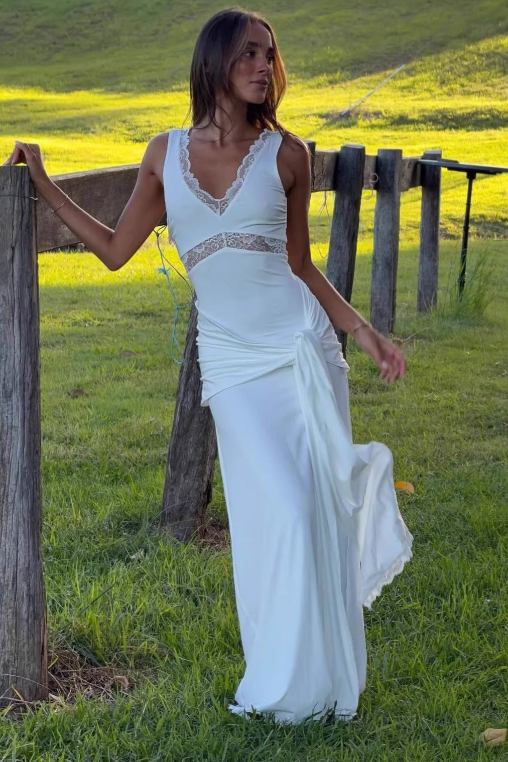 Vestido maxi Ilaria con paneles de encaje y tirantes para anudar