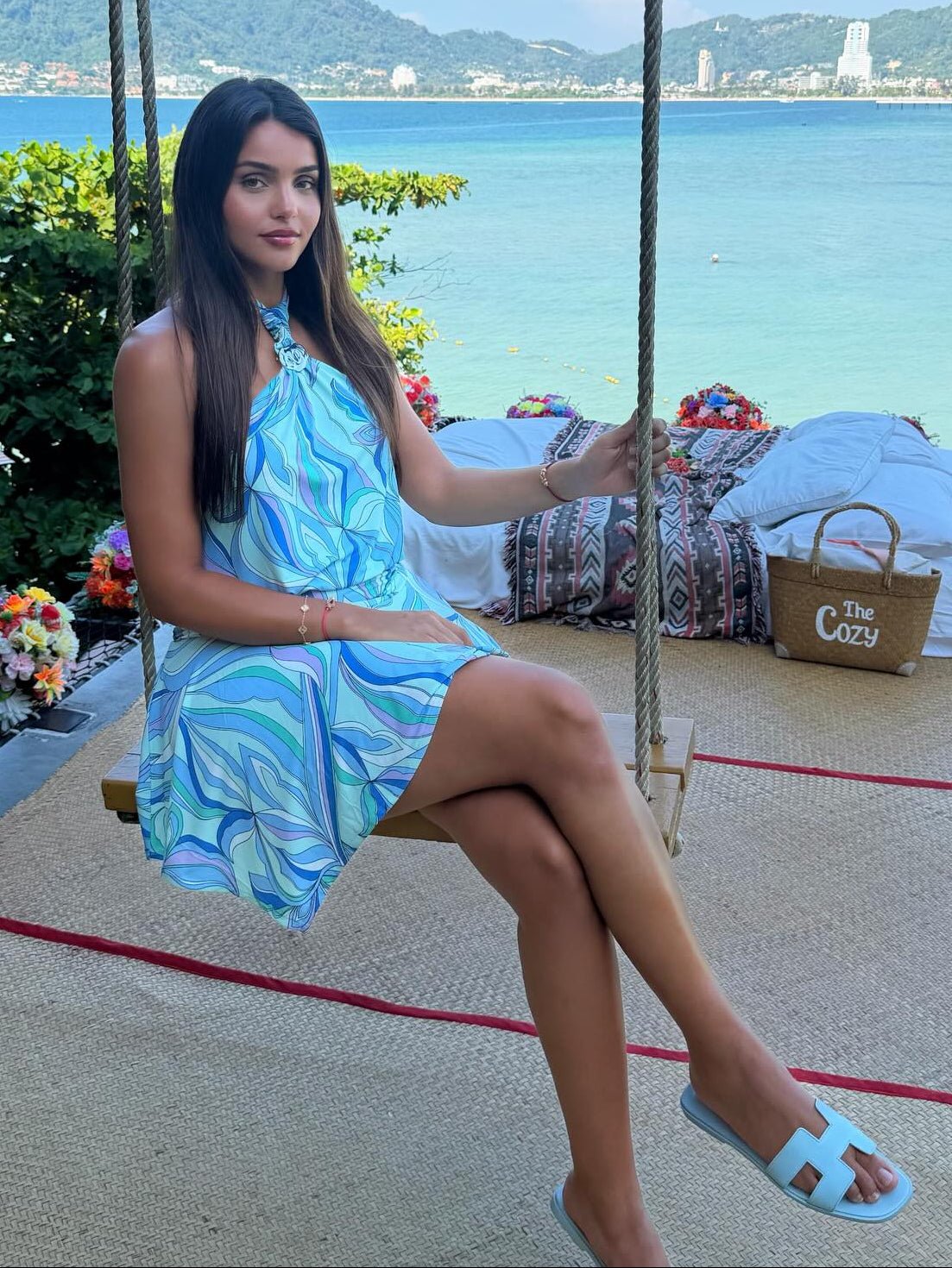 Vestido mini halter con estampado Iris Swirl