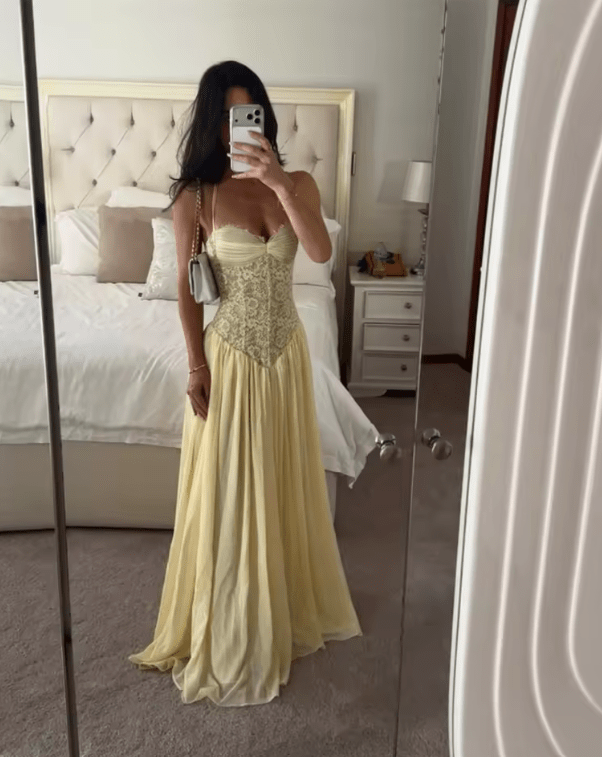 Erica vestido maxi con corsé y cuello halter