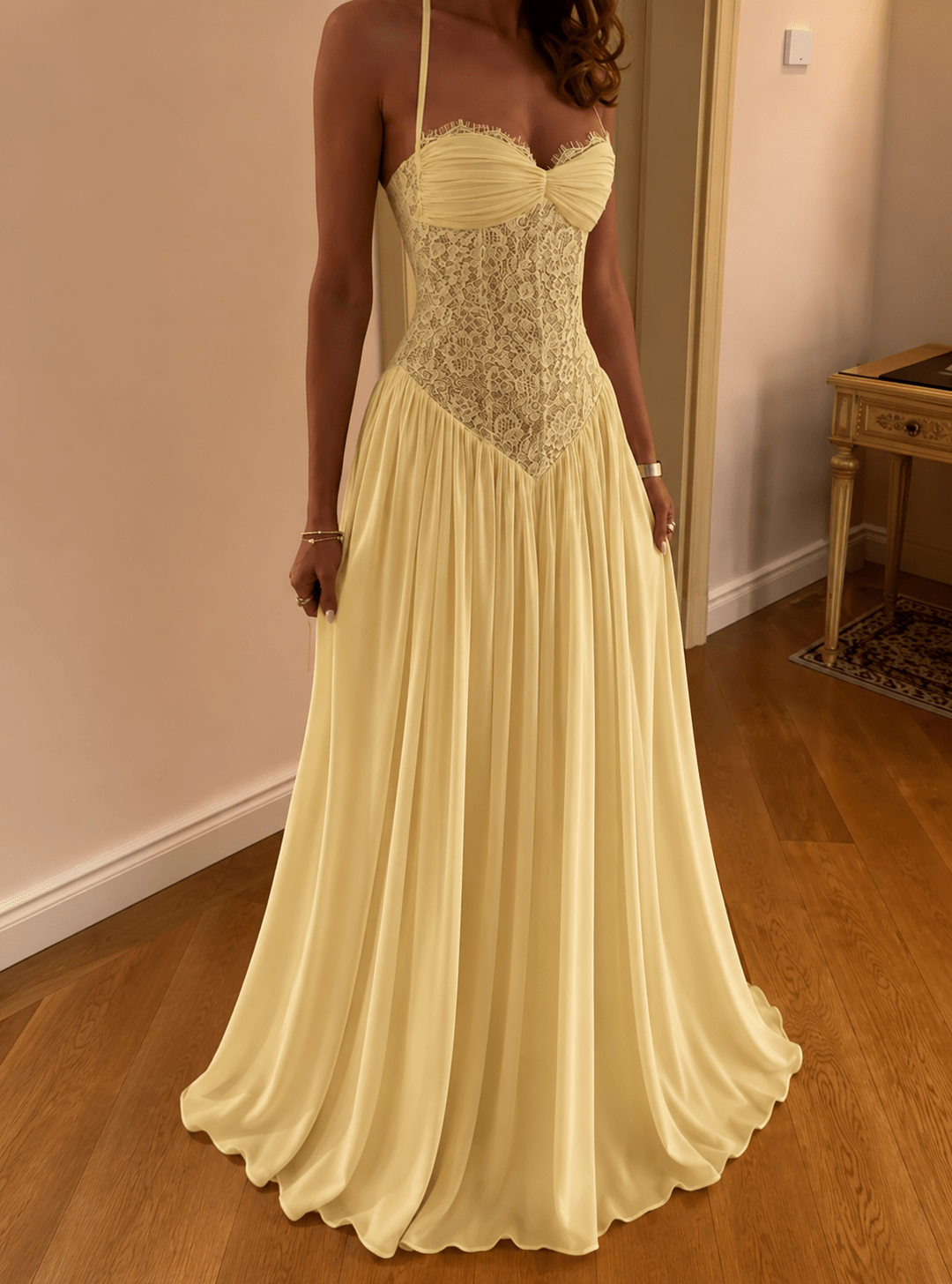 Erica vestido maxi con corsé y cuello halter