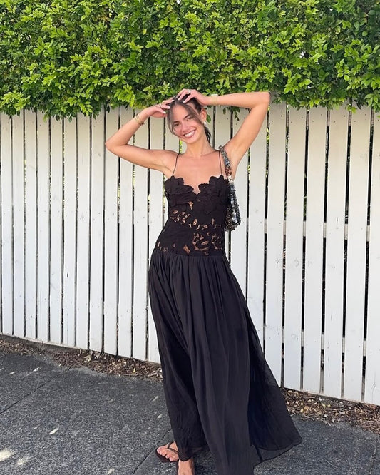 Vestido de noche Kelli en malla de encaje con cuello halter