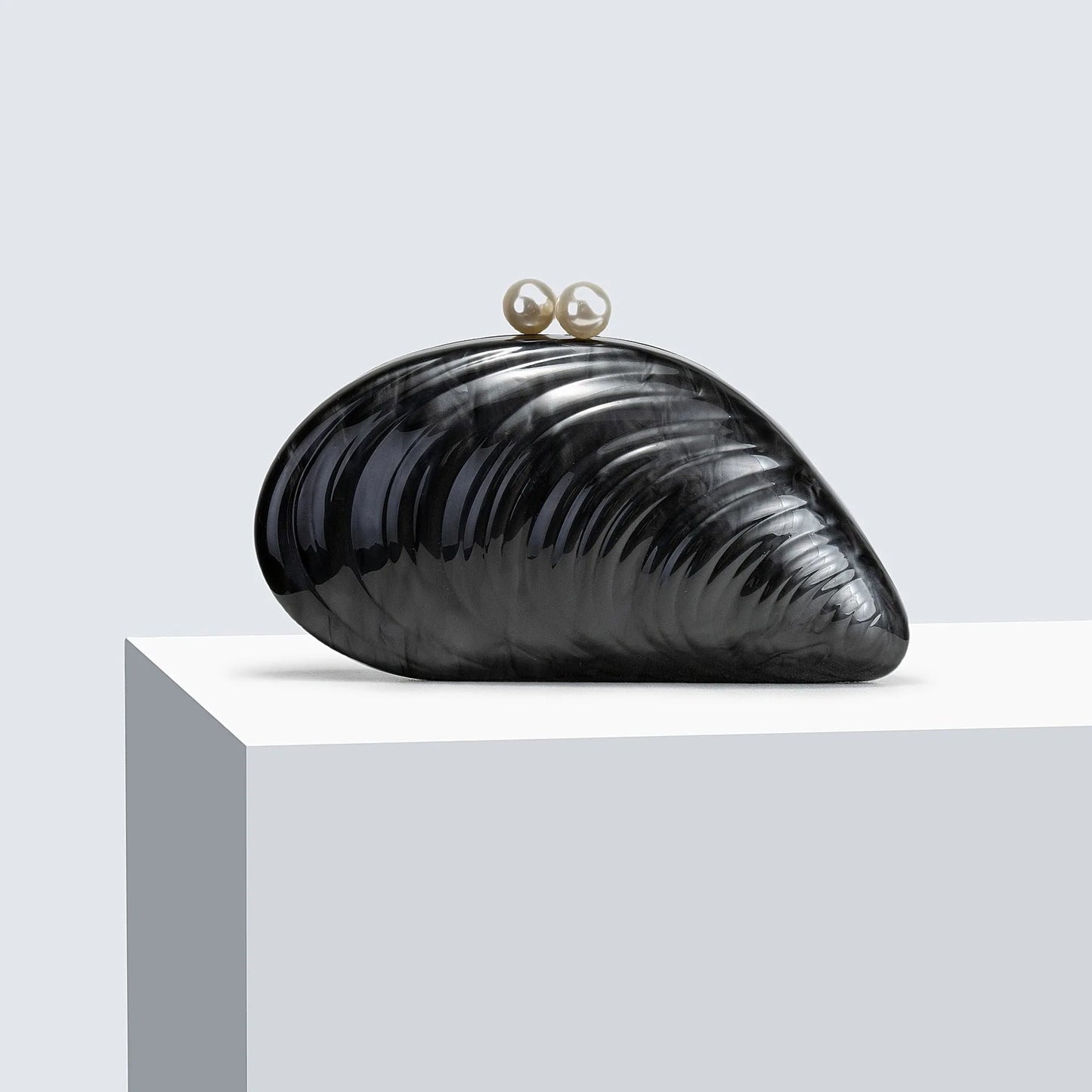 Cartera de mano Sophia con concha