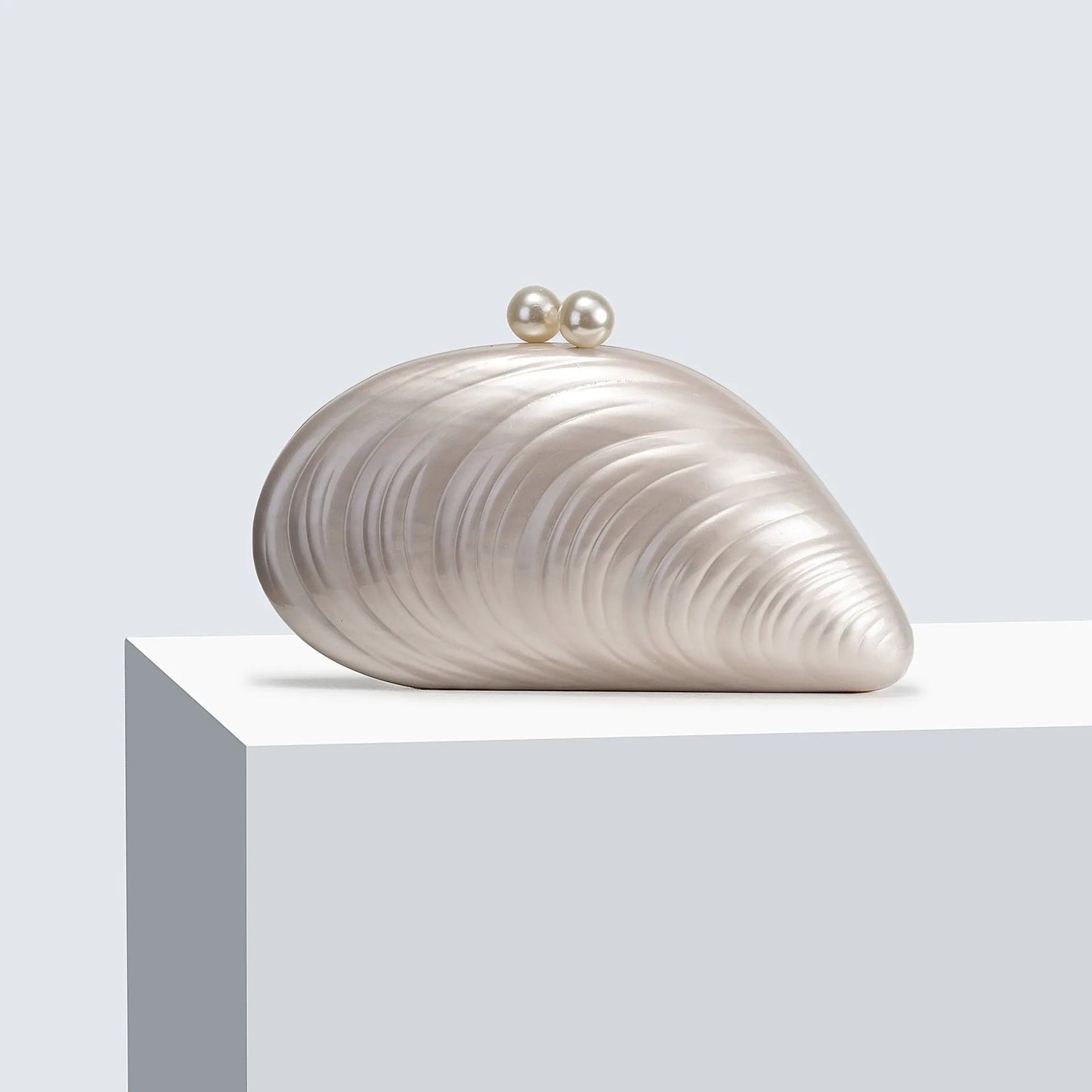Cartera de mano Sophia con concha