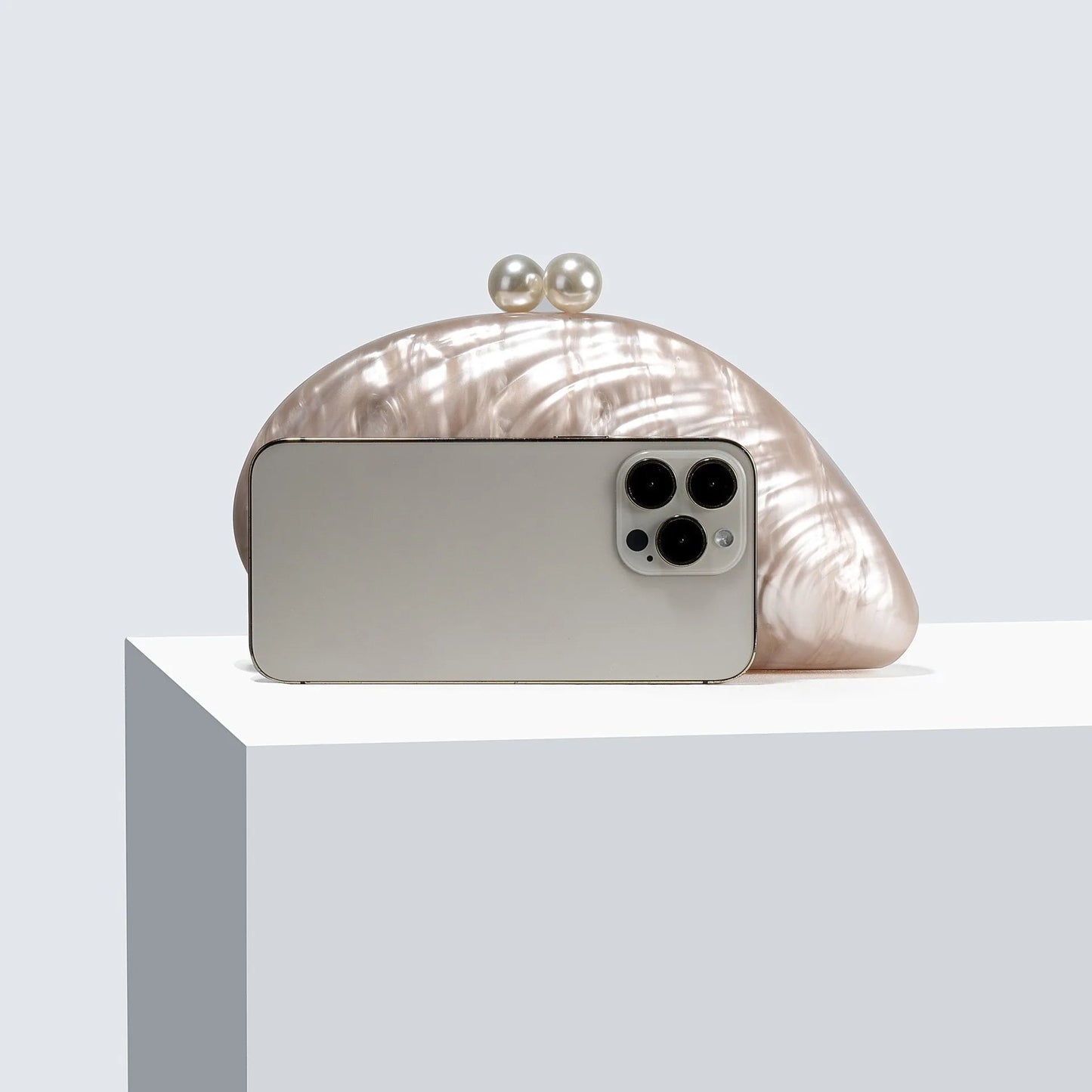 Cartera de mano Sophia con concha