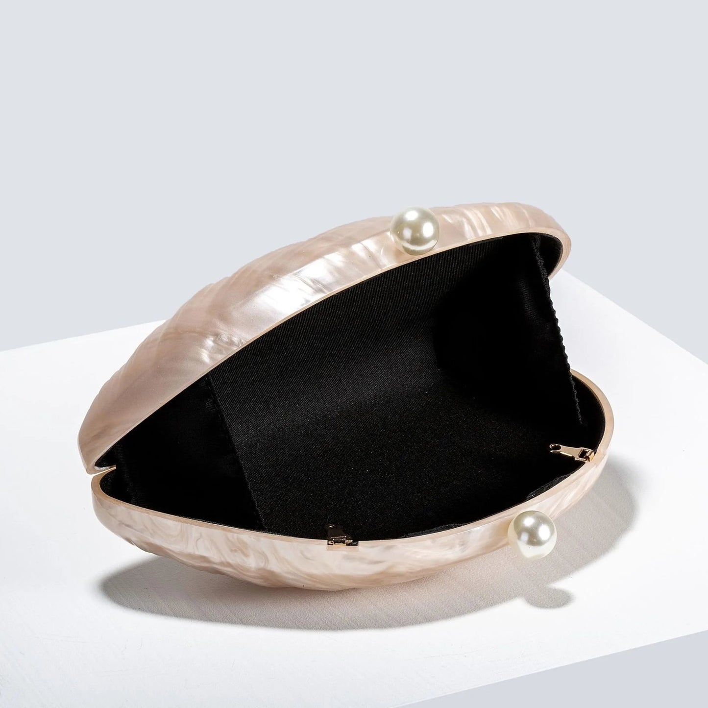 Cartera de mano Sophia con concha