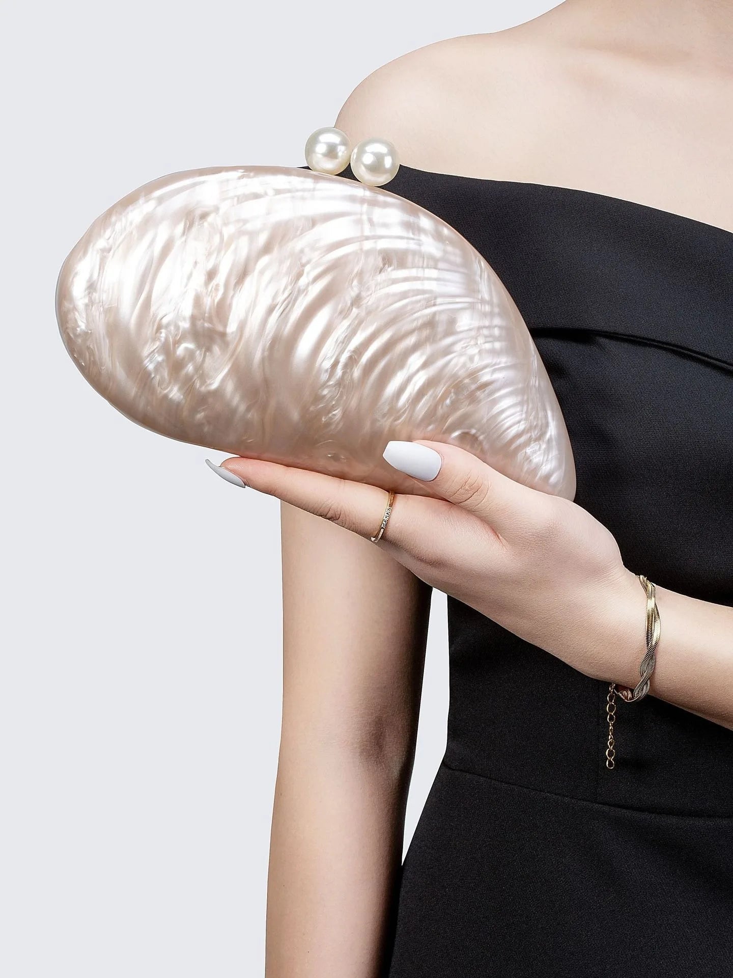 Cartera de mano Sophia con concha