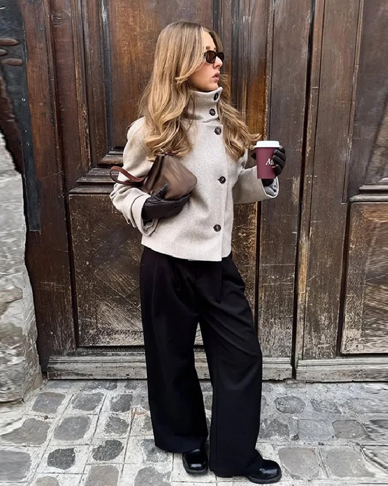 Chaqueta Alice con cuello alto y bolsillos