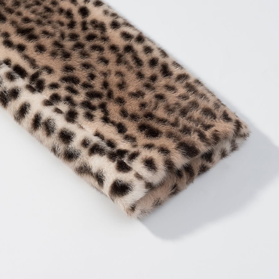 Chaqueta corta de pelo sintético con estampado de leopardo Katie