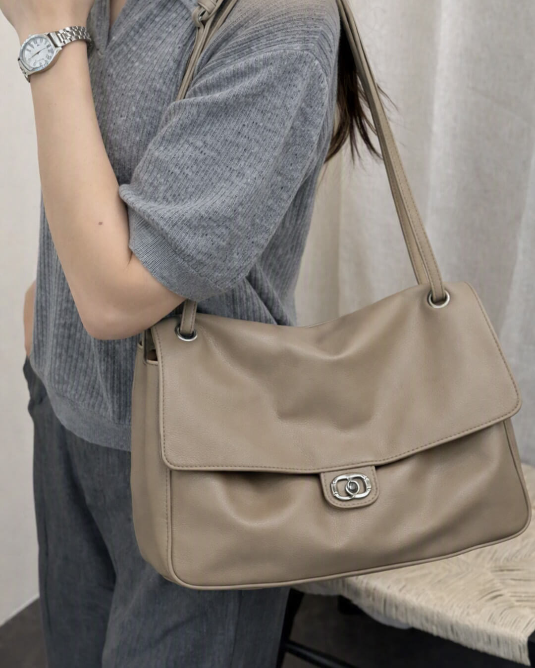 Bolso bandolera Emma con solapa y hebilla