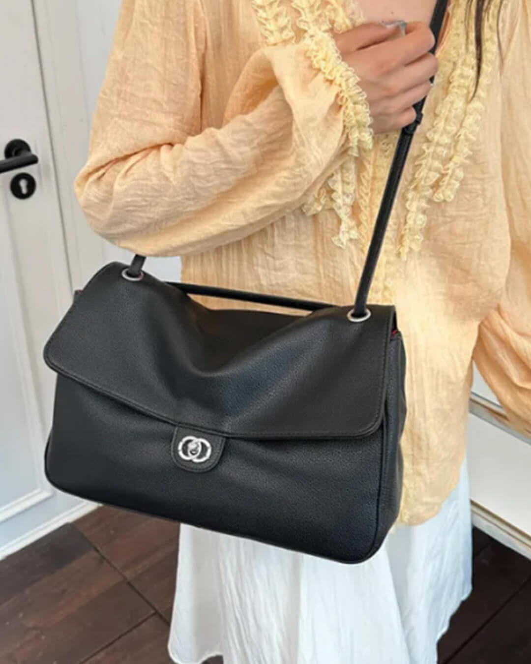 Bolso bandolera Emma con solapa y hebilla