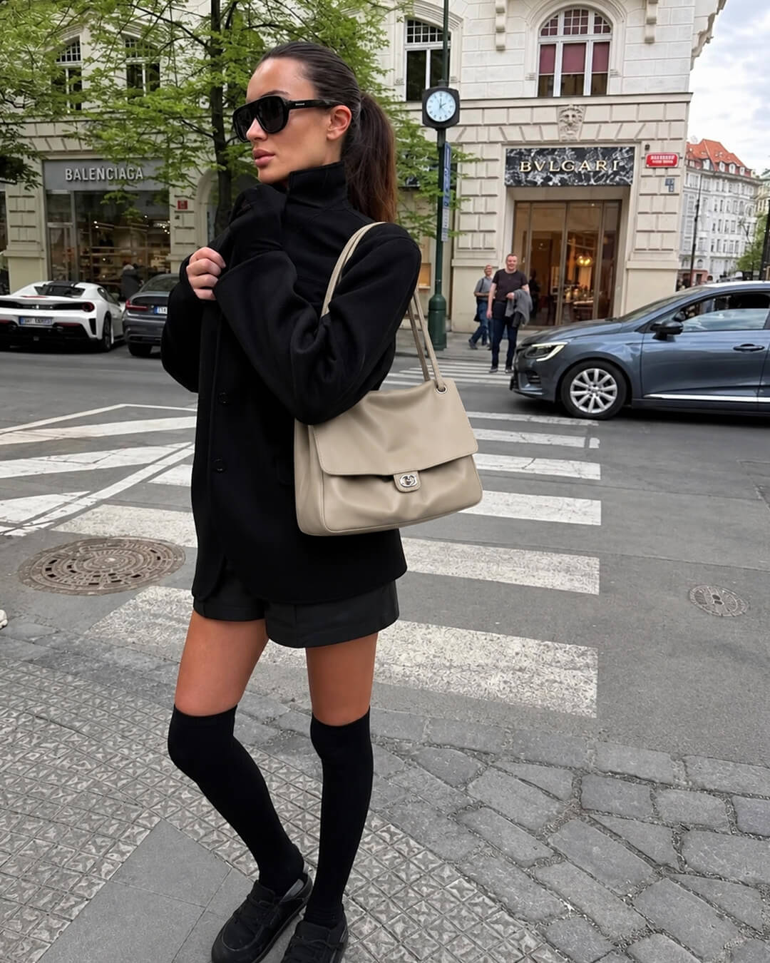 Bolso bandolera Emma con solapa y hebilla