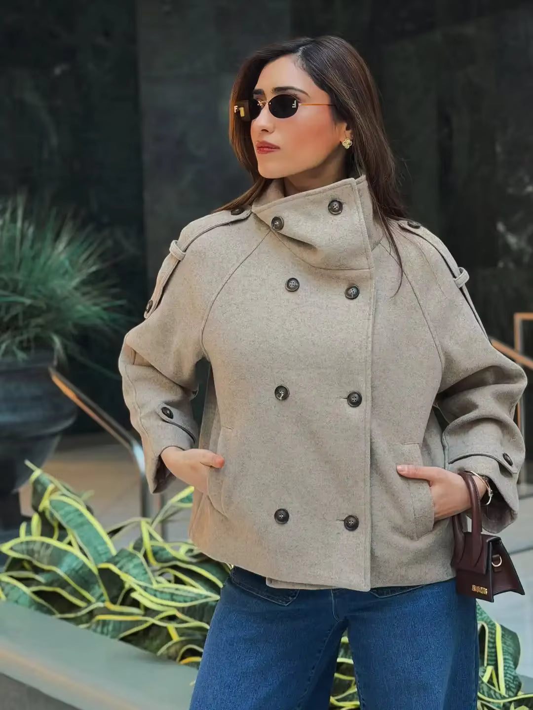 Abrigo Kelly de corte oversize con cuello alto