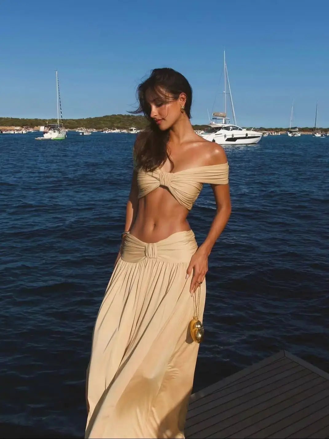 Hilde top corto con nudo off-shoulder set