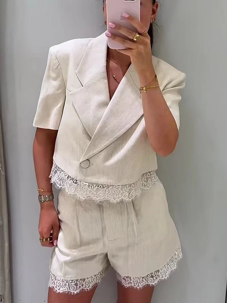 Margot conjunto corto de dos piezas con detalles de encaje