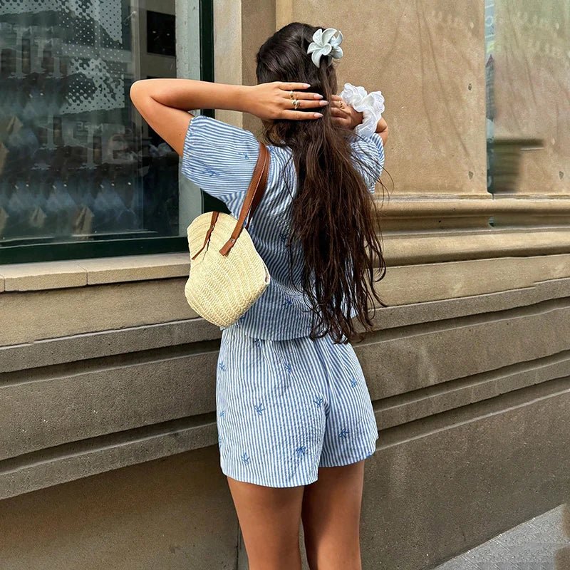 Conjunto Sabine a rayas con top anudado delante y shorts cortos, de dos piezas