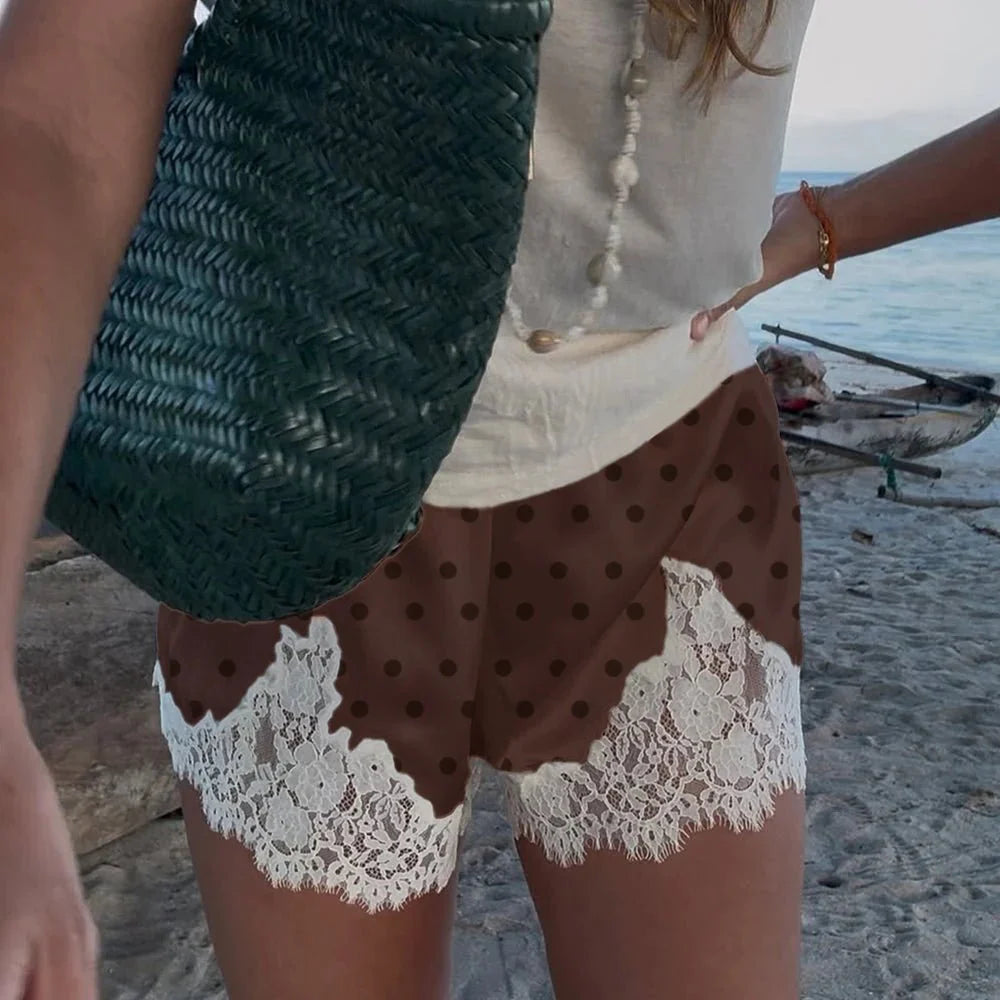 Natasha shorts de lunares con volante de encaje
