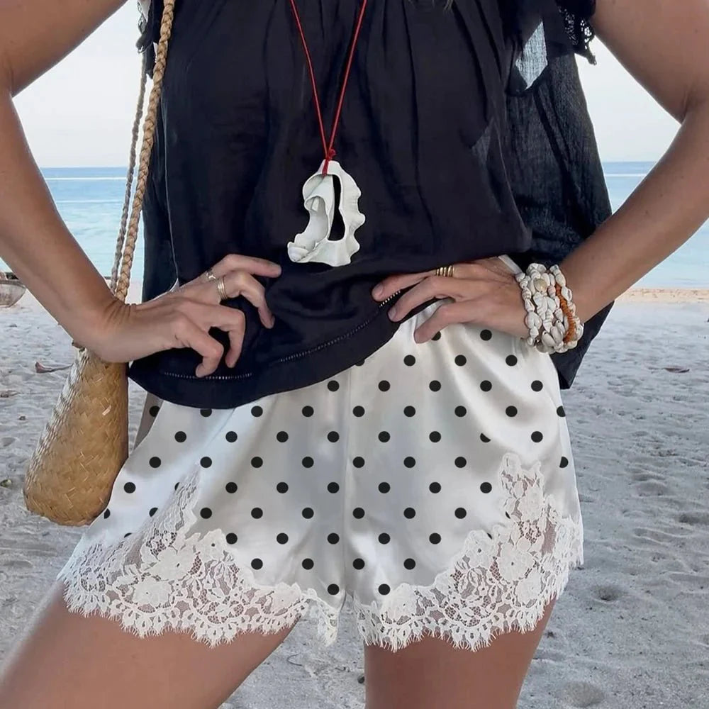 Natasha shorts de lunares con volante de encaje