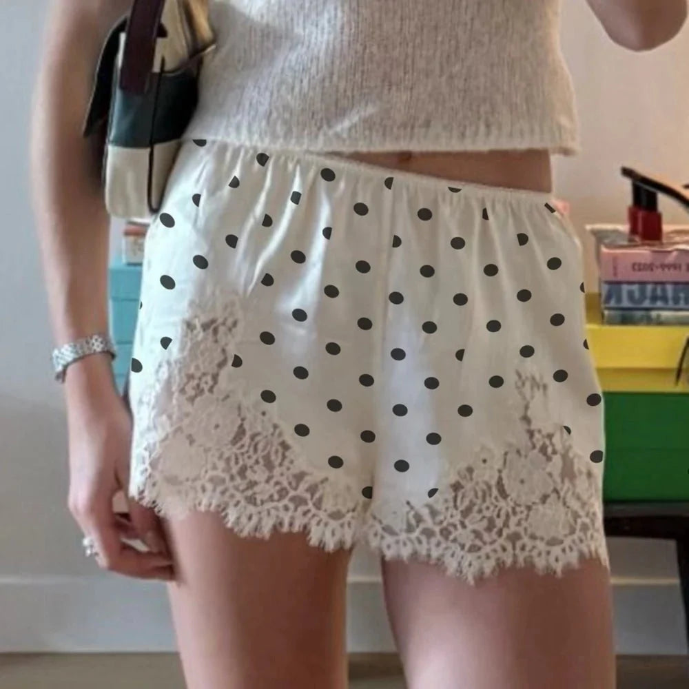 Natasha shorts de lunares con volante de encaje