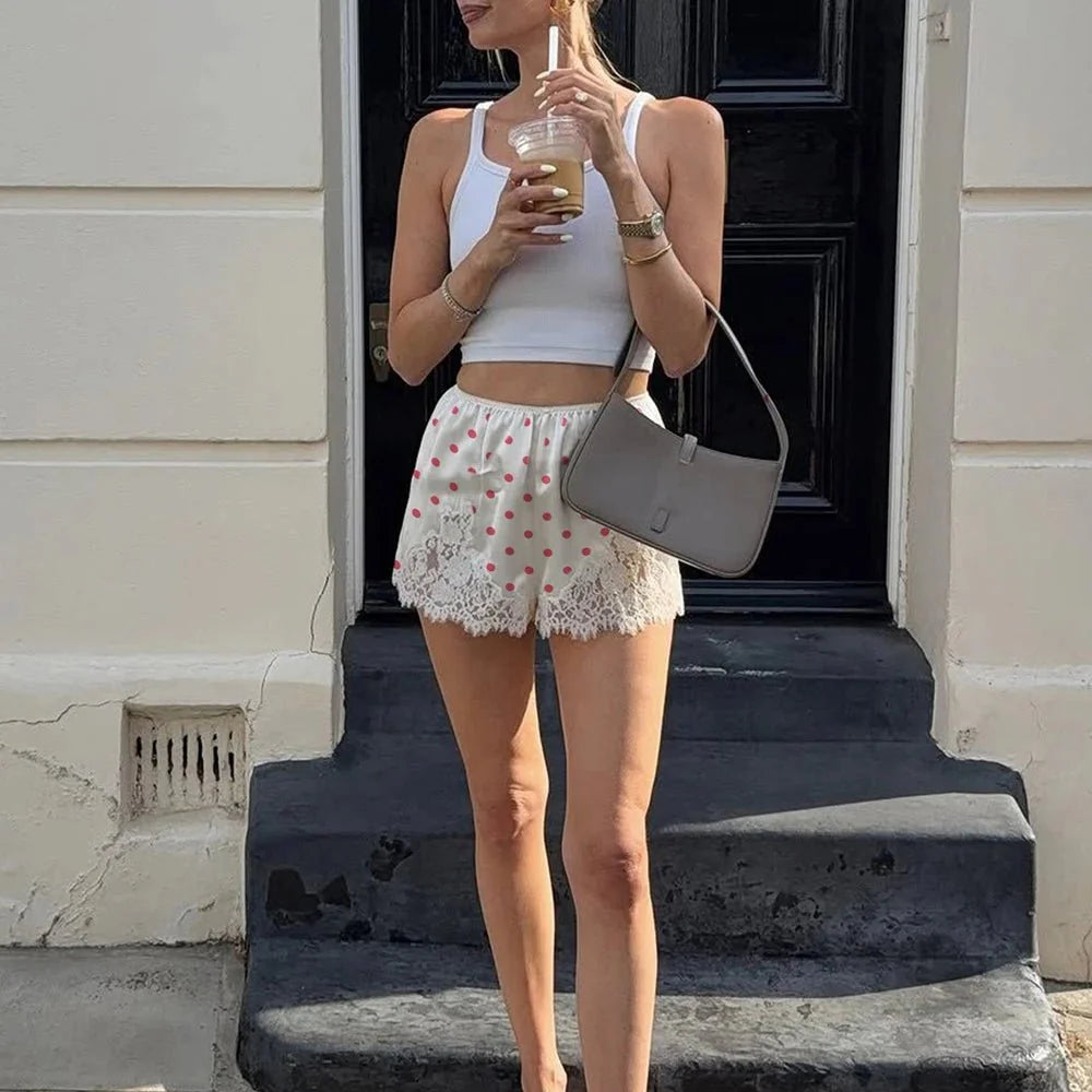 Natasha shorts de lunares con volante de encaje