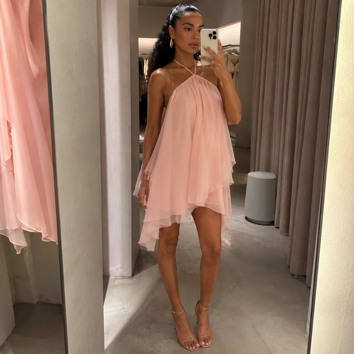 Yasmin vestido mini halter con espalda descubierta