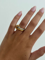 Anillo apilado con banda brillante Aeliana