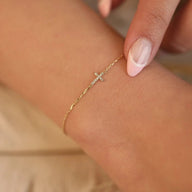Pulsera Nea con cruz