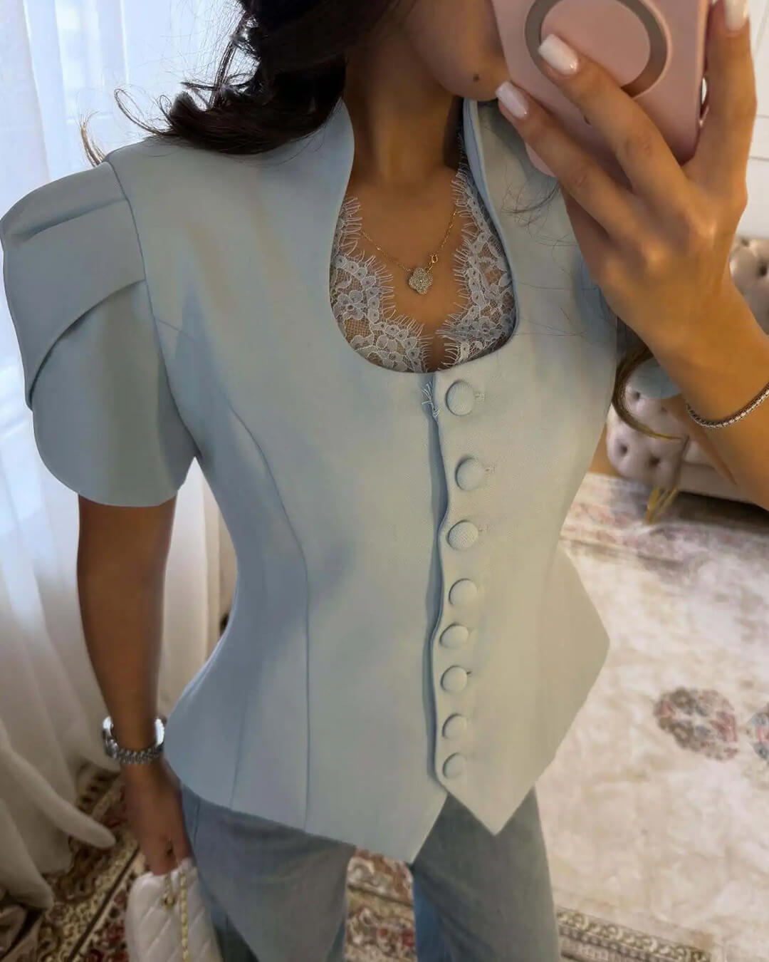 Leah top con botones y cuello alto