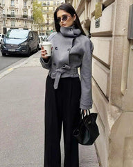 Lara abrigo corto tipo trench con cuello mao