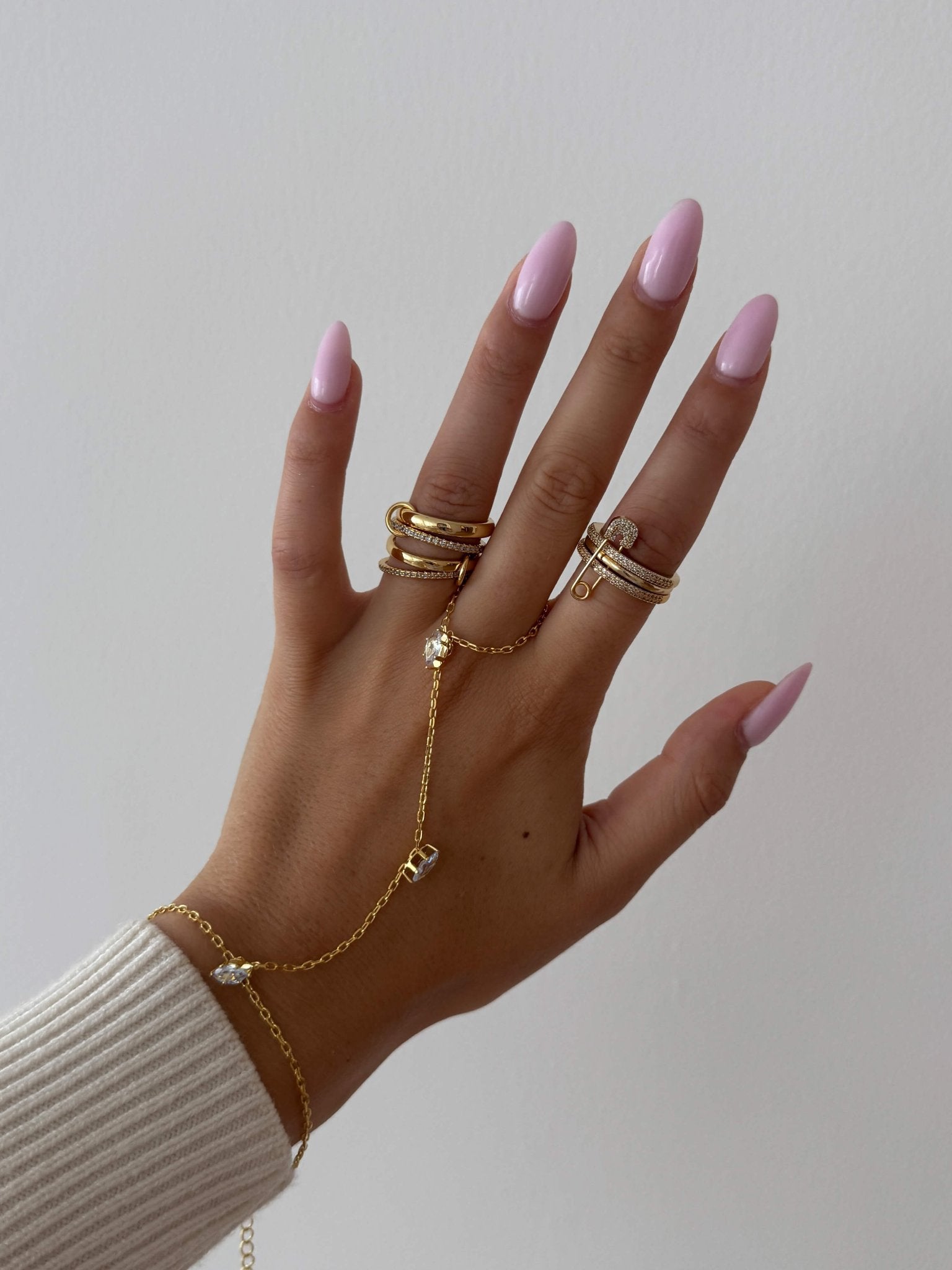 ZEYA - Marquise Hand Chain