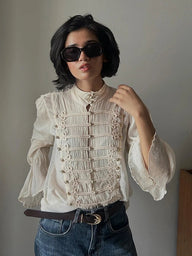 Blusa Miranda vintage con cuello mao y botones tipo frog