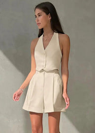 Nicole Chaleco Halter Entallado y Set de Shorts