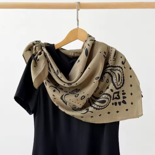 Pañuelo Reese Bandana de Punto con Paisley