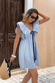 Vestido mini con volantes y escote en V a rayas Saoirse