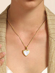 Collar con relicario de corazón Selene